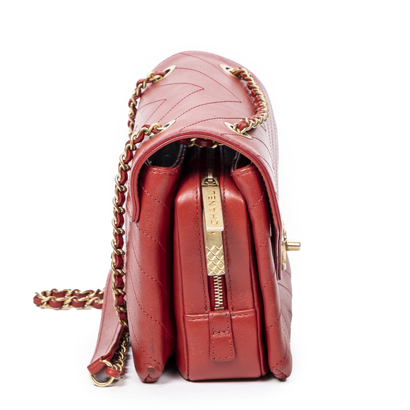 Chanel Chevron Envelope Flap in Red Quilted Chevron Leather - Picture 5 of 7